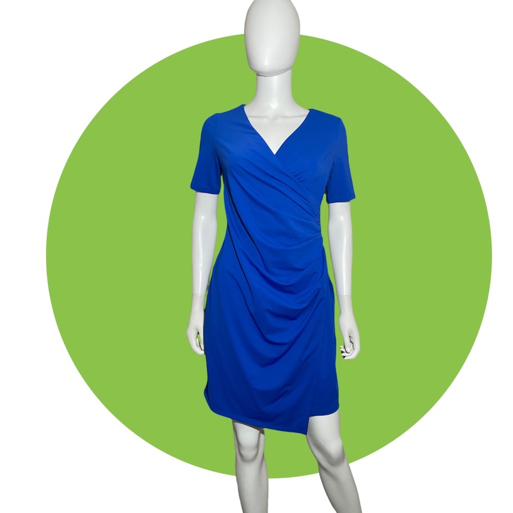 Adrianna Papell size 6 Petite Ruched body con stretchy dress